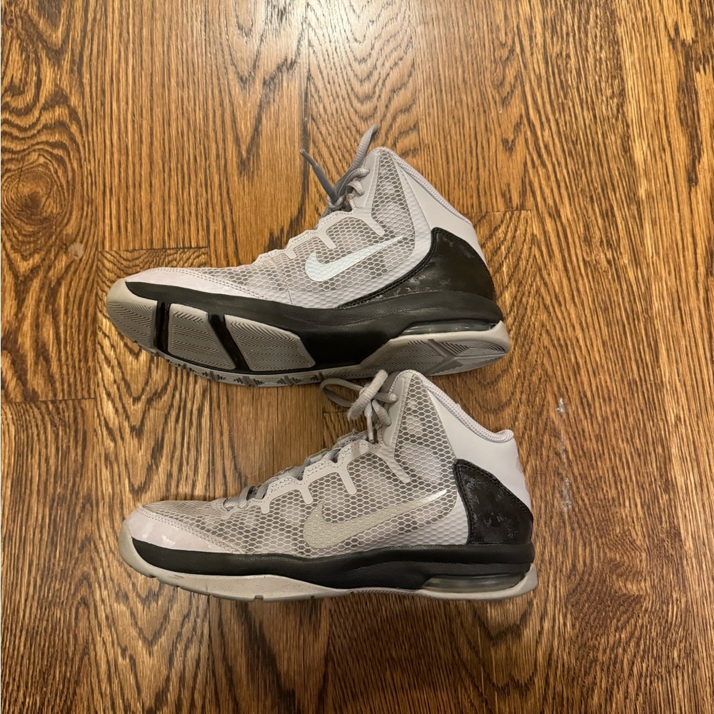 Youth Nike Basketball shoes size 6 - Picture 3 of 6